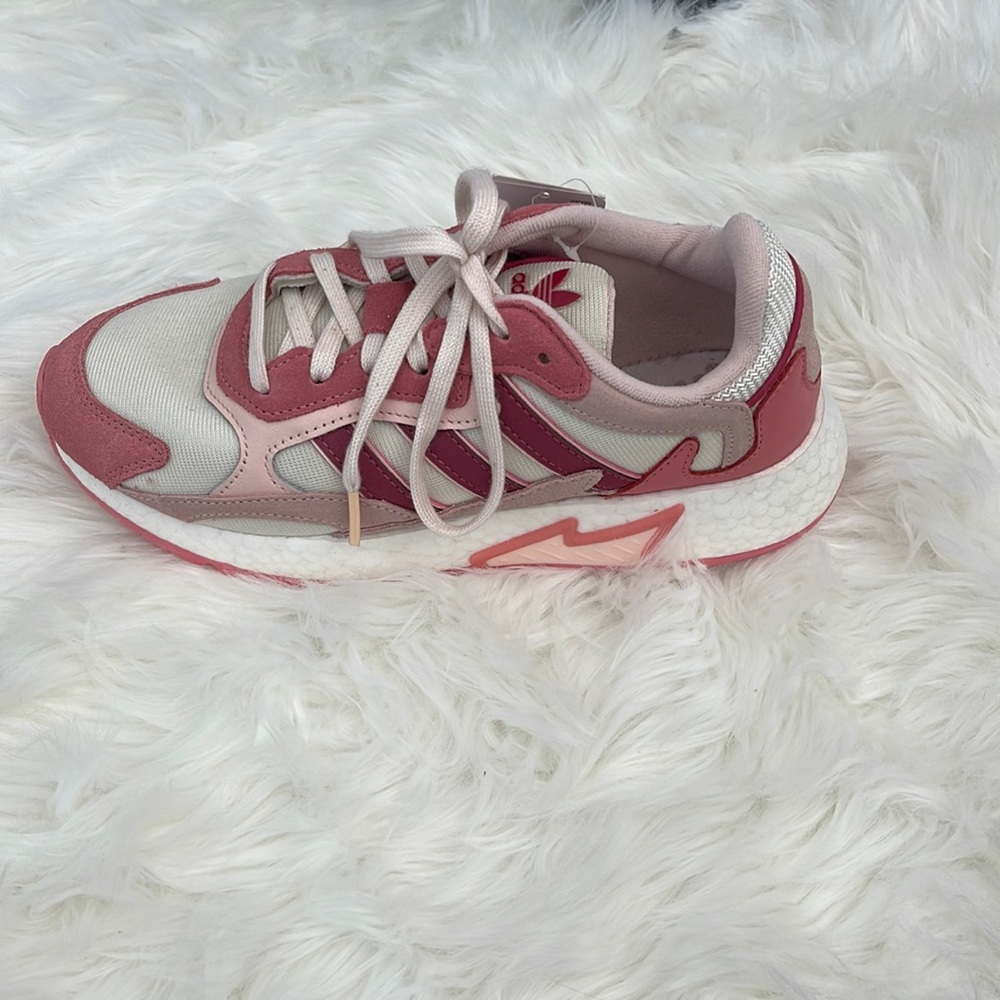 Adidas pink tennis shoes